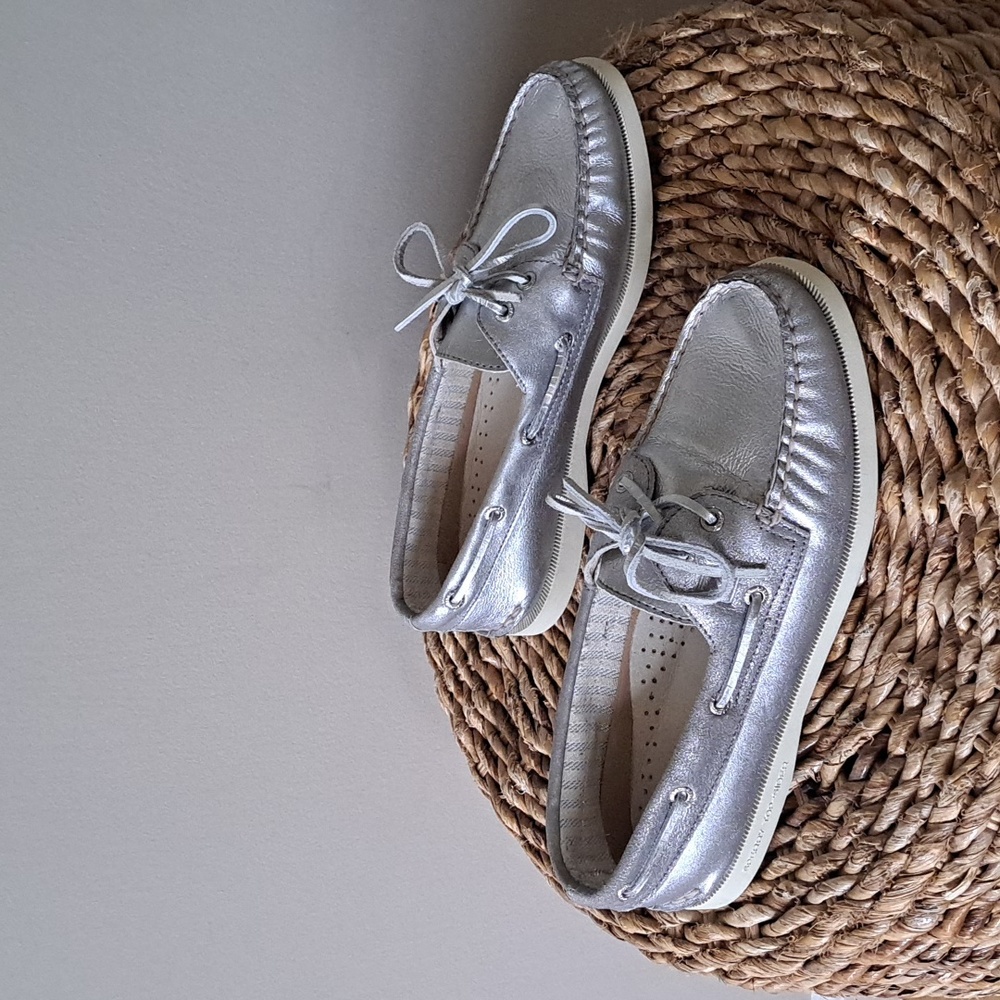 Sperry Top-Sider Womens Classic 2‎ Hole Silver Leather Boat Docksider Shoes S-8